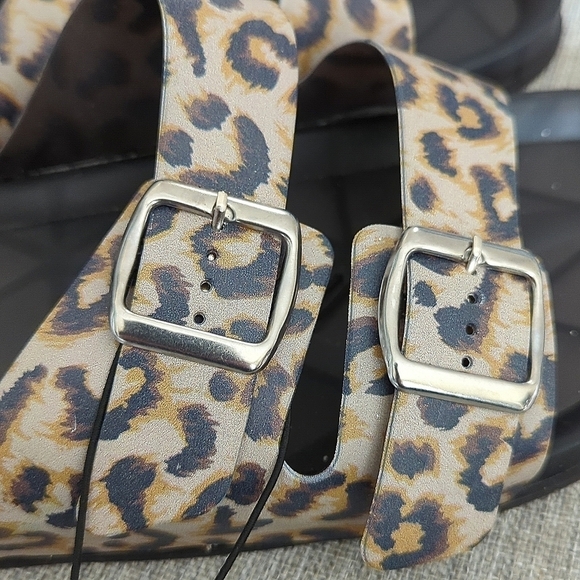 NWT Chatties Leopard Print Sandals - Picture 8 of 10